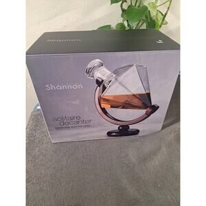 Chrystal Shannon Solitaire decanter, diamond shape, hanging wood base